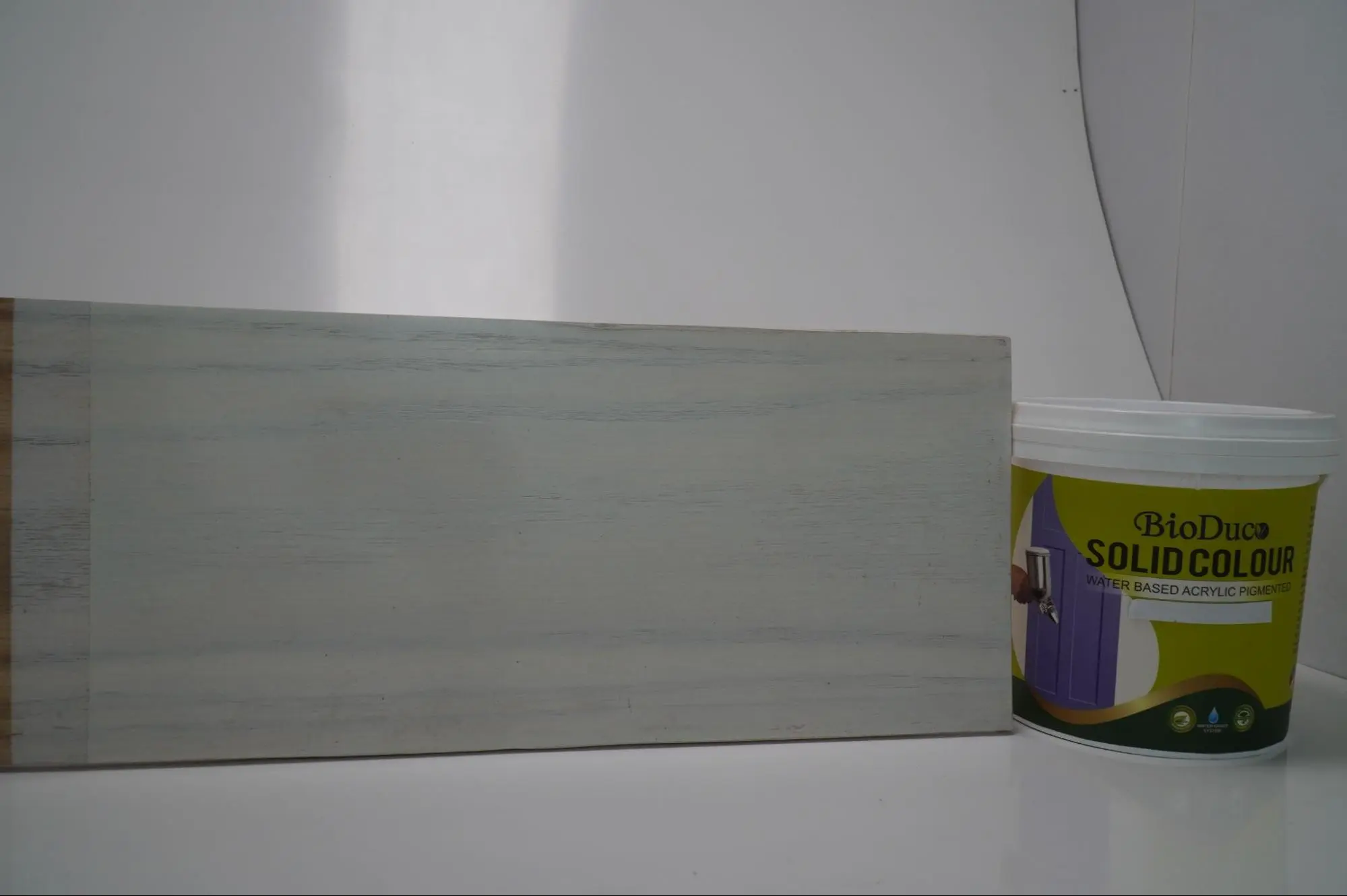 Perbedaan Cat Kayu Solid Colour dan Chalk Paint